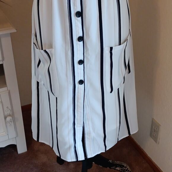 Soraro Striped Sunny Dress - Picture 6 of 11